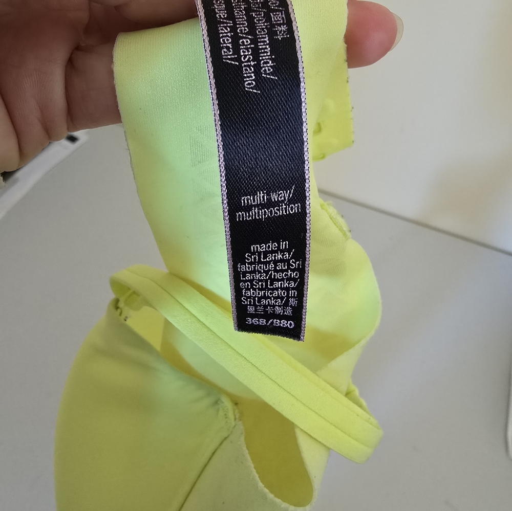 Victoria Secret Bra - Picture 2 of 3